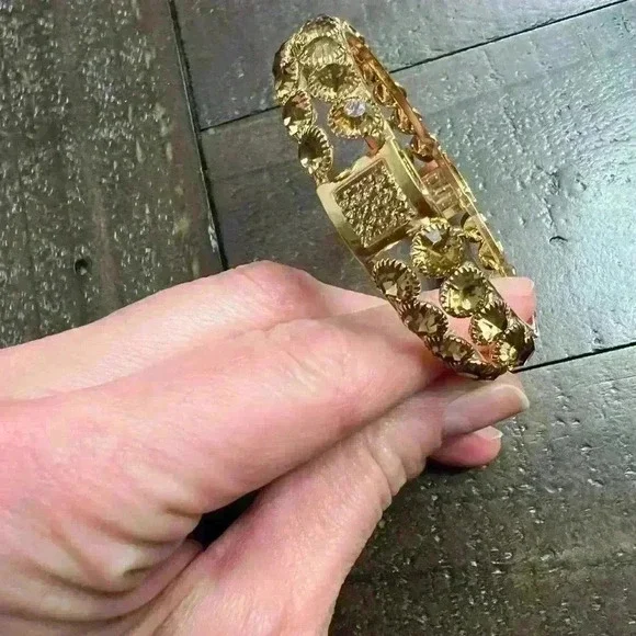 Costume jewelry gold bracelet BRAND NEW - Picture 3 of 3